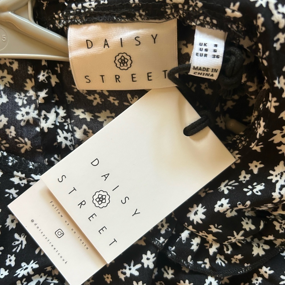 NWT Daisy Street, Black dress with white flowers, Size Small - Picture 3 of 3